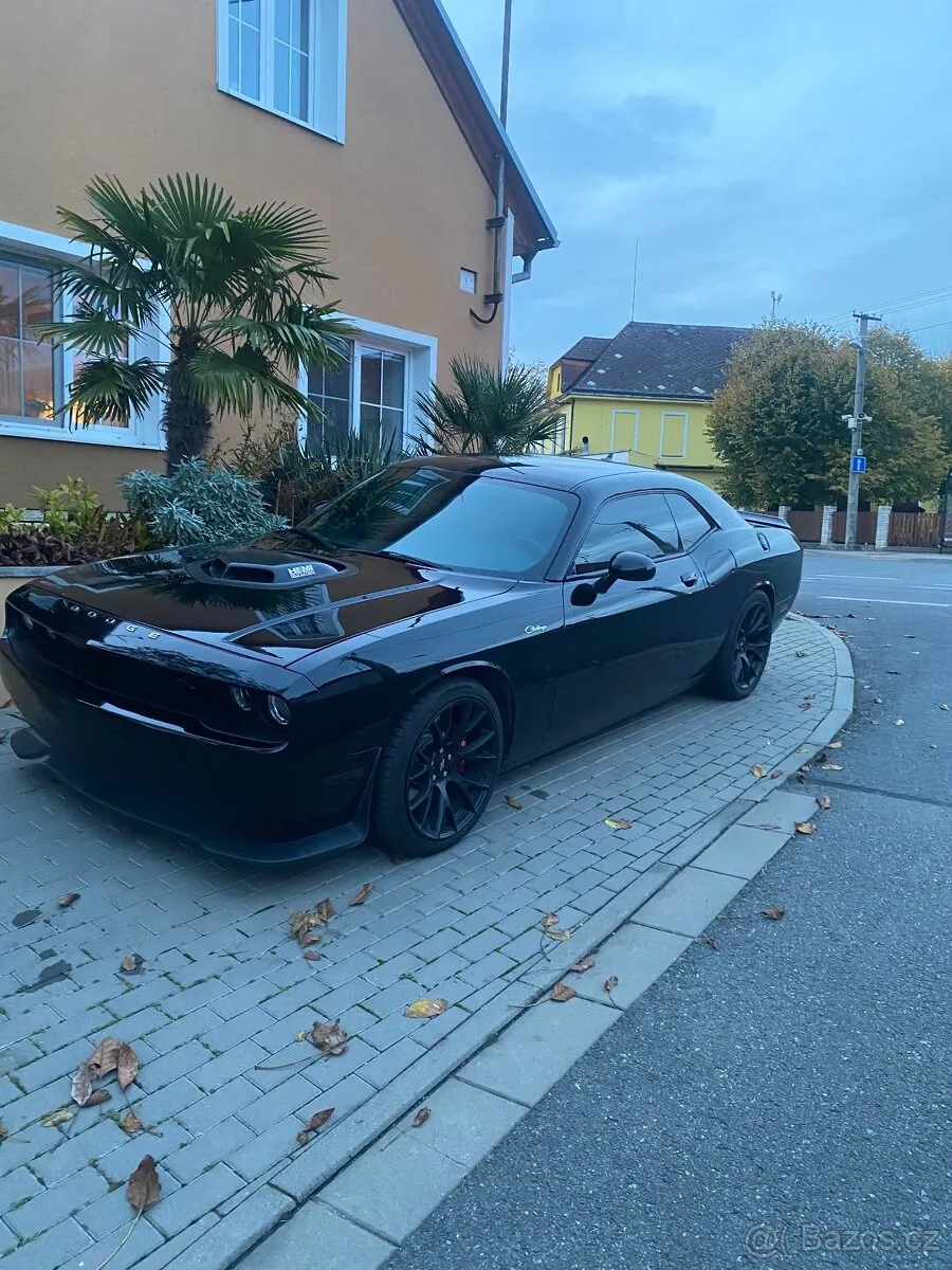 Dodge Challenger 2018 photo 2