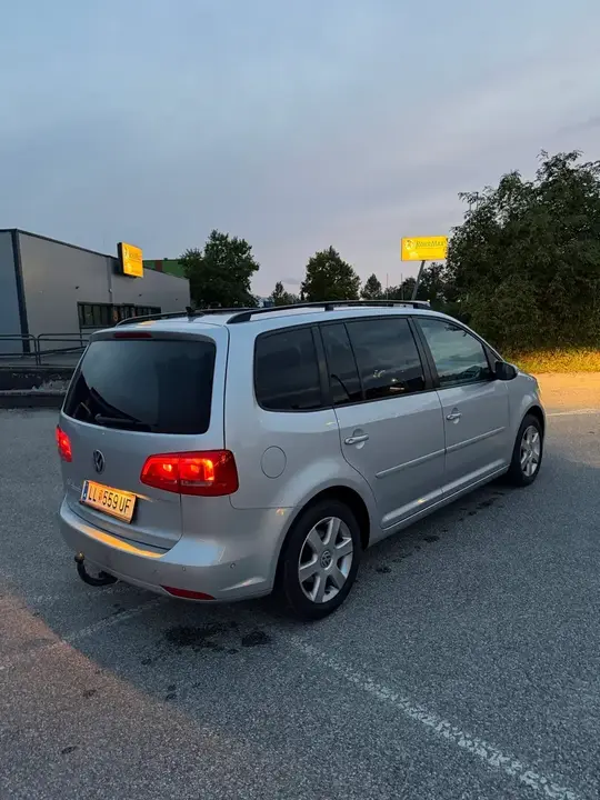 Volkswagen Touran 2012 photo 3