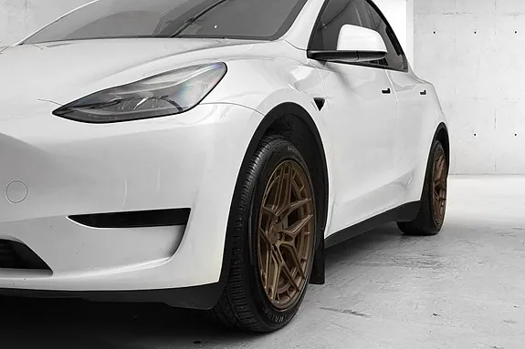 Tesla Model Y 2024 photo 2
