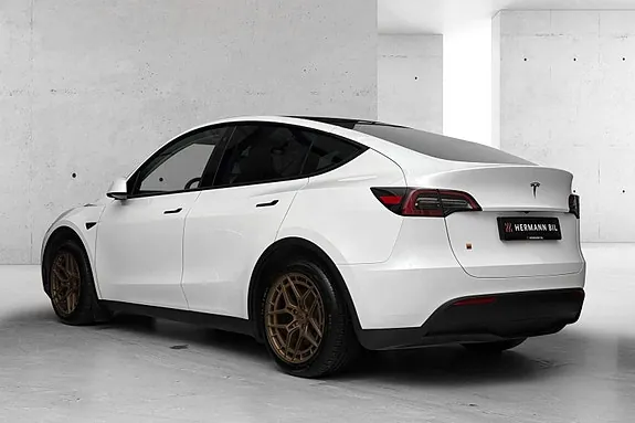 Tesla Model Y 2024 photo 3