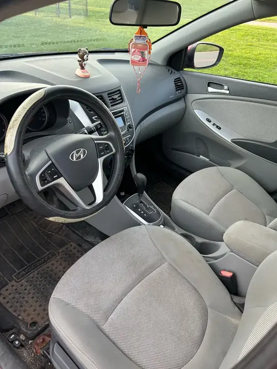 Hyundai Accent 2013 photo 4