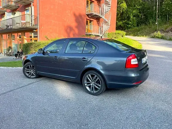 Skoda Octavia 2010 photo 3