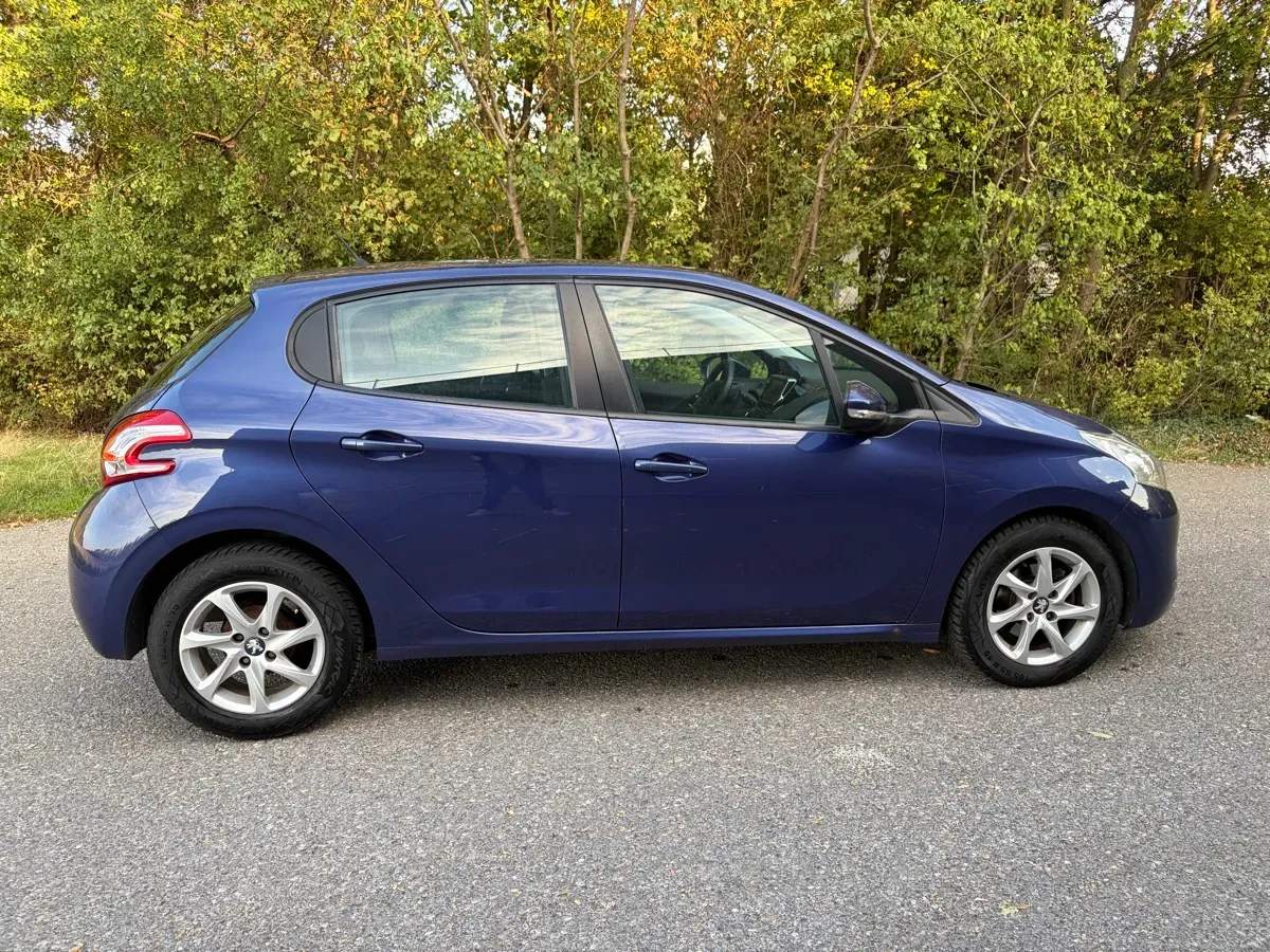Peugeot 208 2013 photo 3