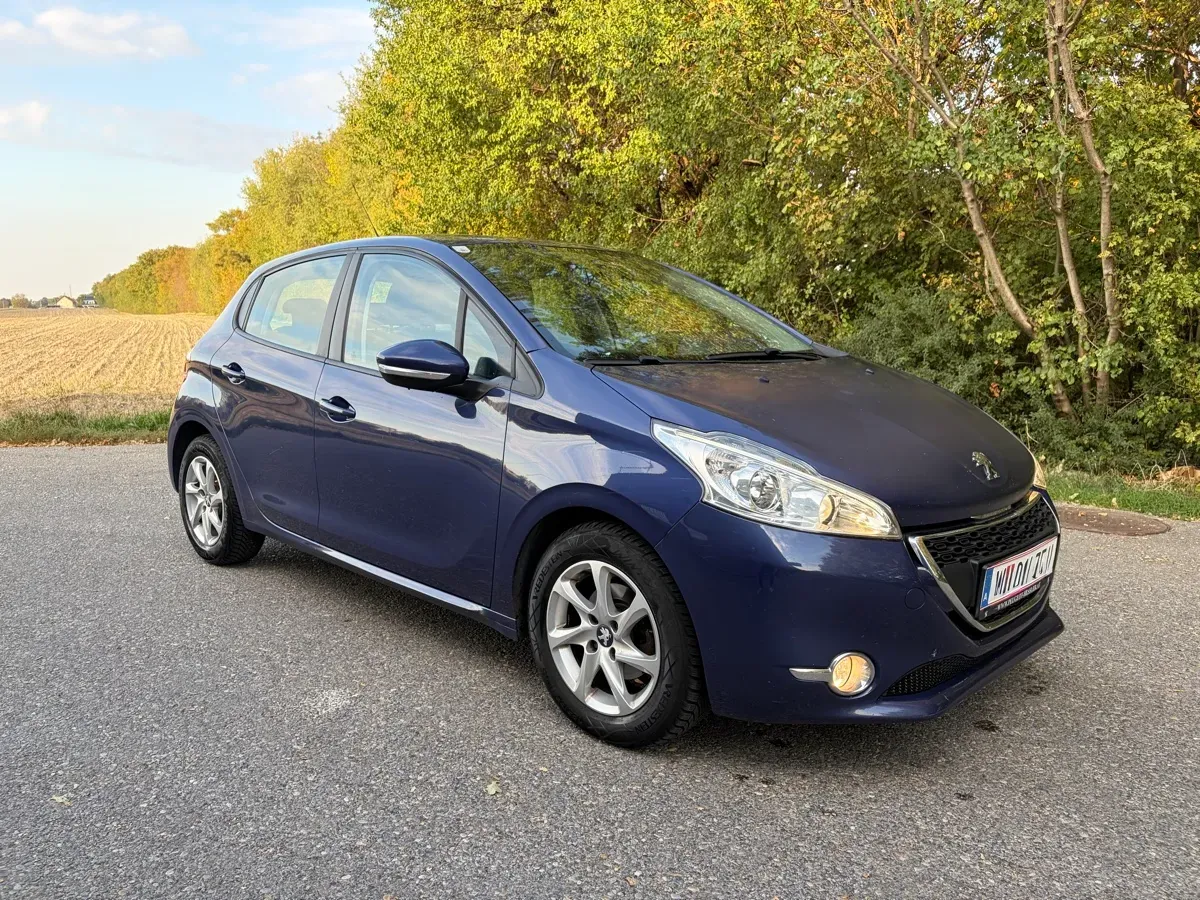 Peugeot 208 2013 photo 2