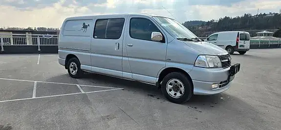 Toyota Hiace 2011 photo 4