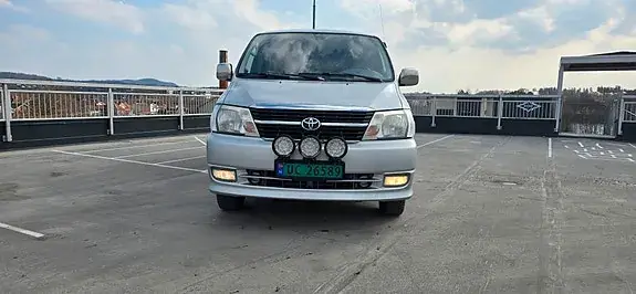 Toyota Hiace 2011 photo 2