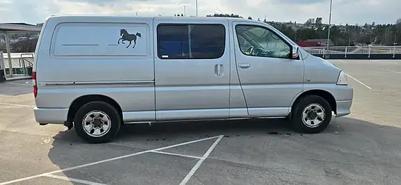 Toyota Hiace 2011 photo 5