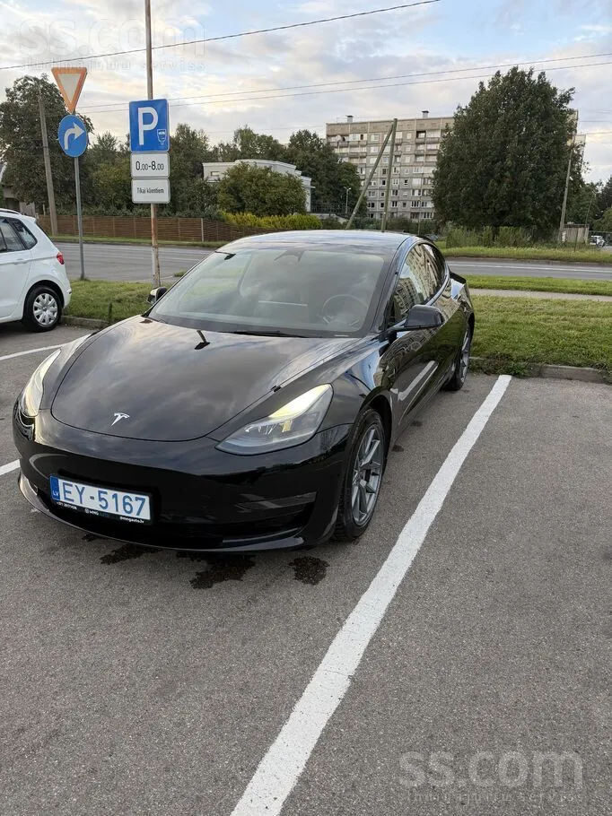 Tesla Model 3 2021 photo 2