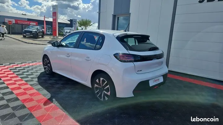 Peugeot 208 2024 photo 3