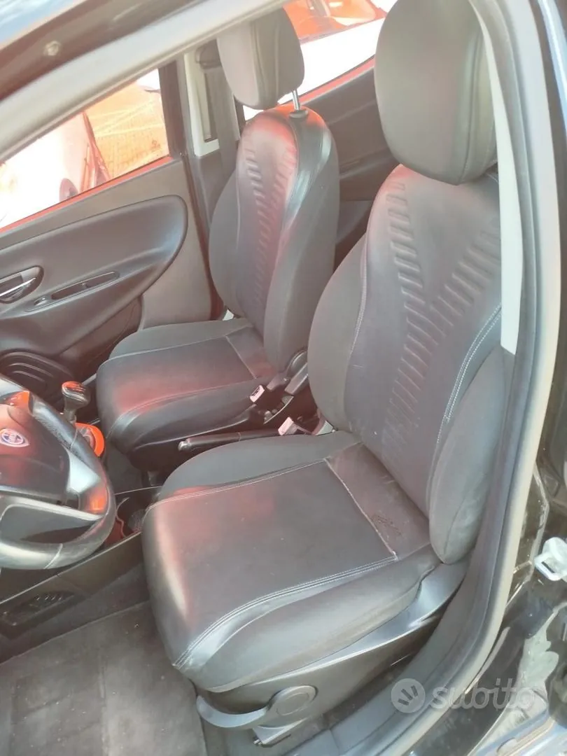 Lancia Ypsilon 2011 photo 4