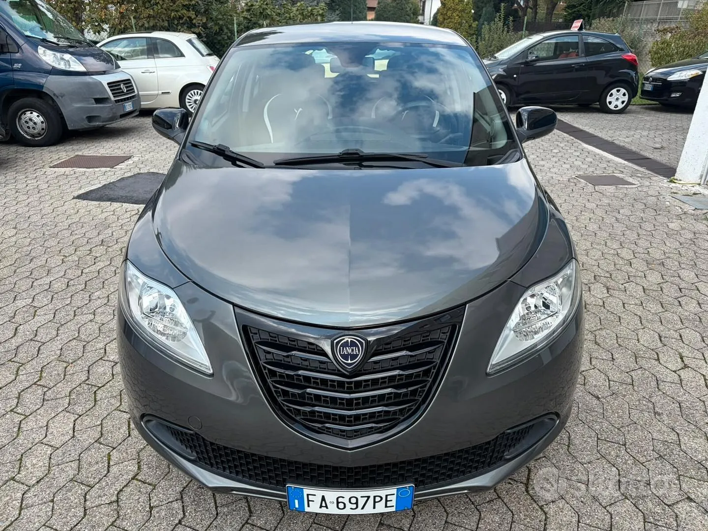 Lancia Ypsilon 2015 photo 2