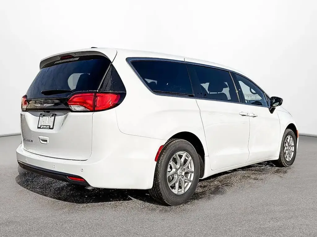 Chrysler Grand Caravan 2026 photo 5