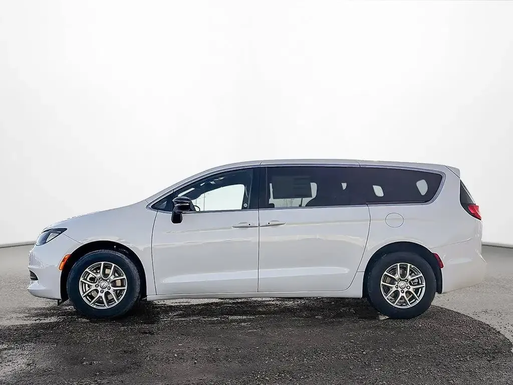 Chrysler Grand Caravan 2026 photo 2