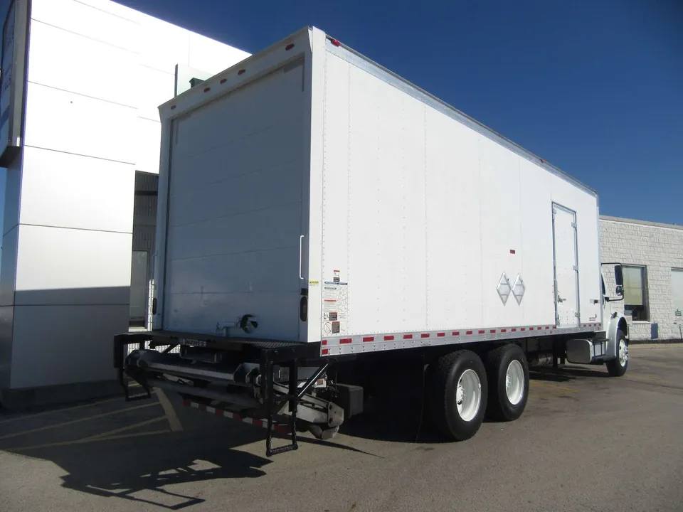 Freightliner M2106 2018 photo 3