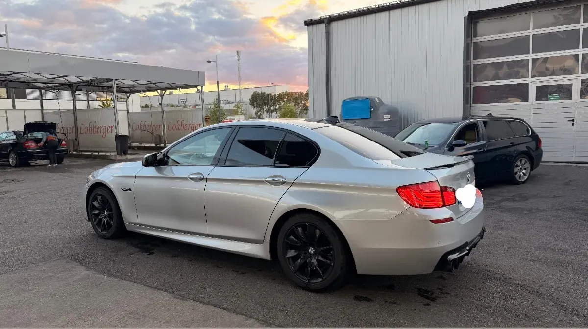BMW 5 Series 2012 photo 2