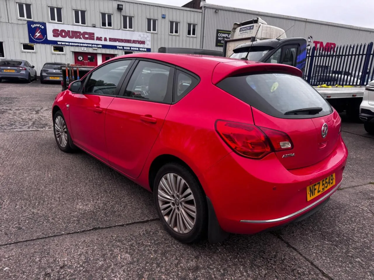 Vauxhall Astra 2013 photo 3
