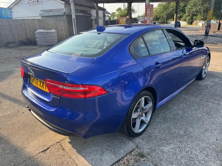 Jaguar Xe 2016 photo 4
