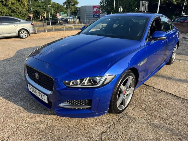 Jaguar Xe 2016 photo 3