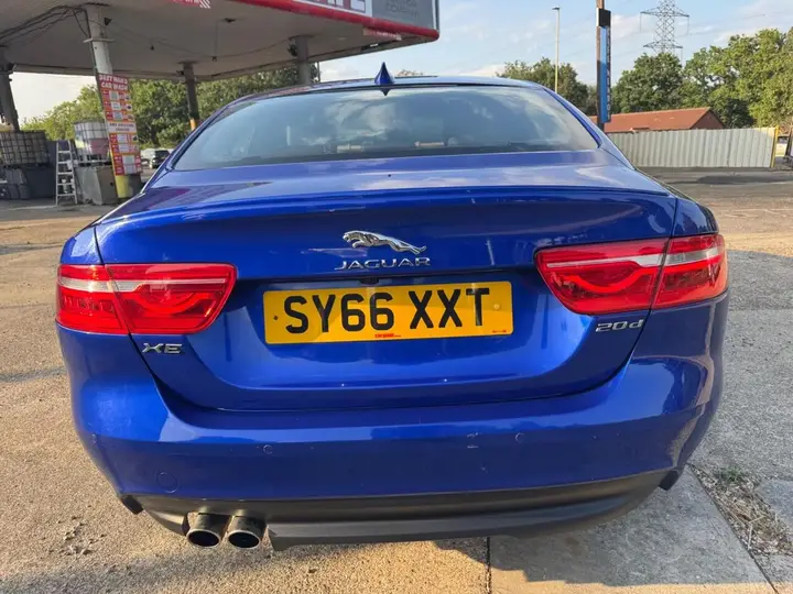 Jaguar Xe 2016 photo 5