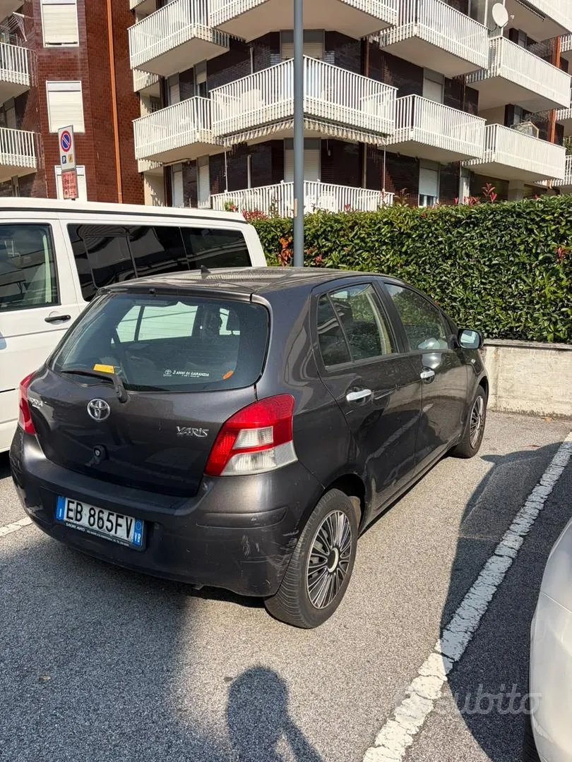 Toyota Yaris 2010 photo 2