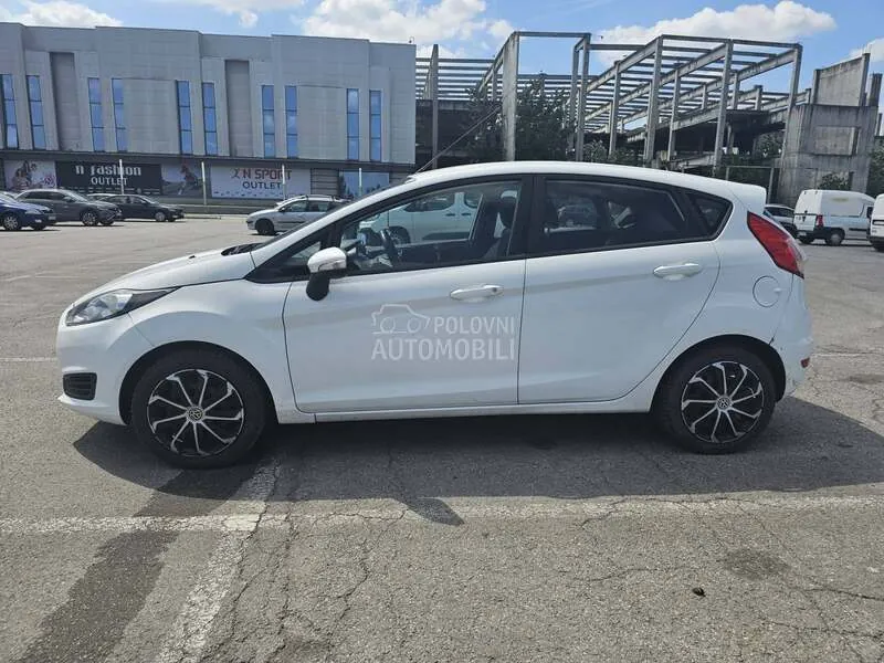 Ford Fiesta 2015 photo 2