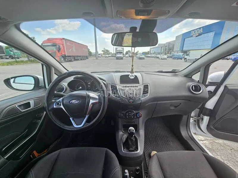 Ford Fiesta 2015 photo 5