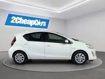 Toyota Aqua 2016 photo 5