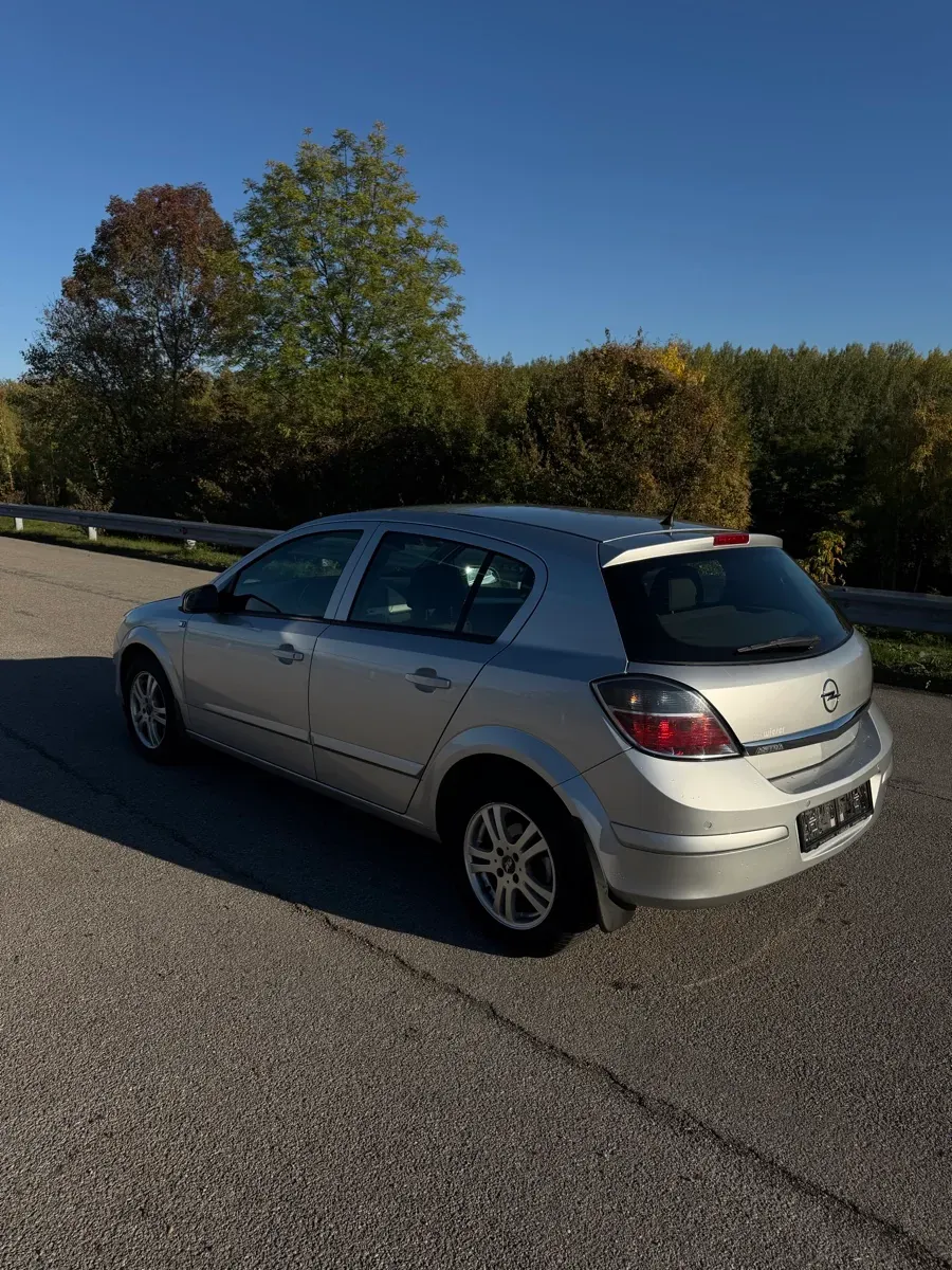 Opel Astra 2008 photo 3