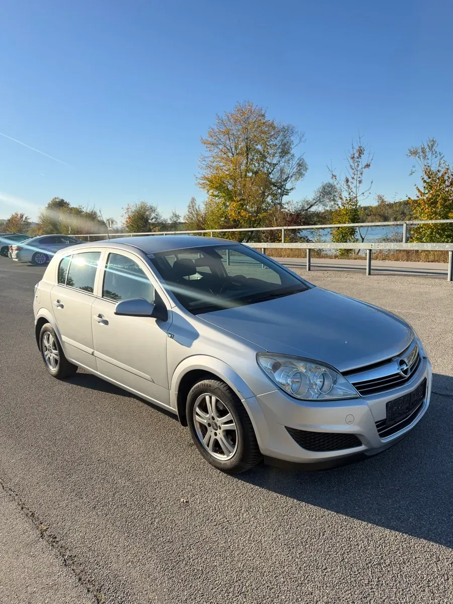 Opel Astra 2008 photo 2