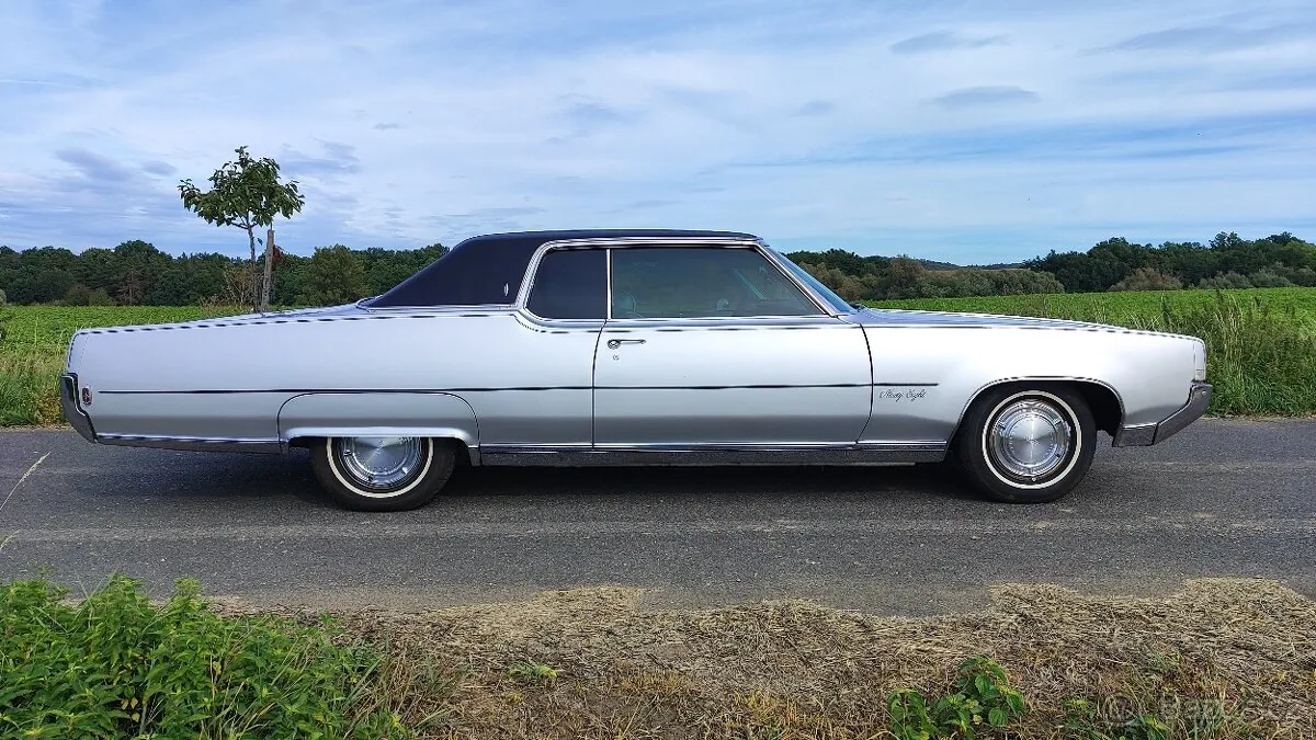 Oldsmobile 98 Coupe 1969 photo 2