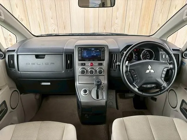 Mitsubishi Delica D:5 2013 photo 3