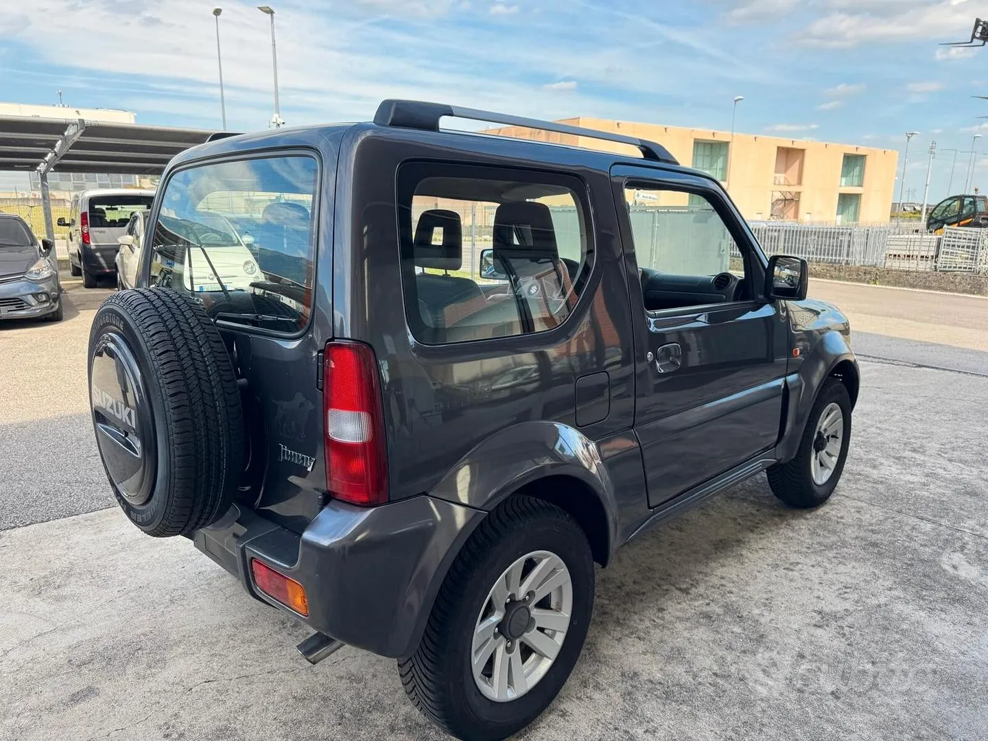 Suzuki Jimny 2011 photo 4