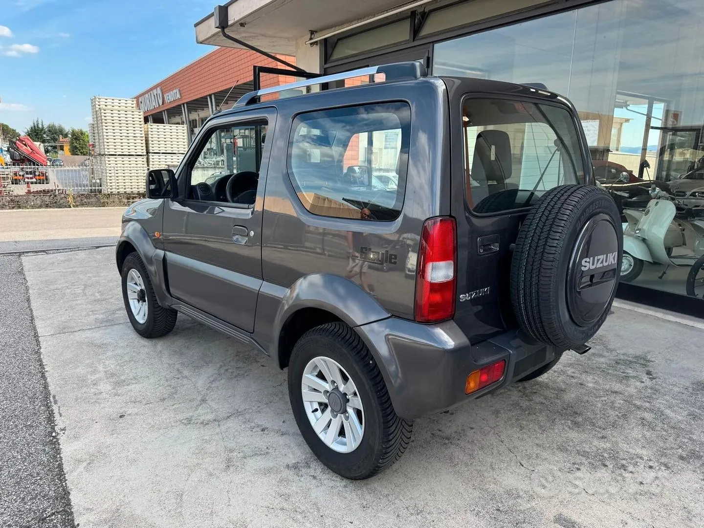 Suzuki Jimny 2011 photo 2