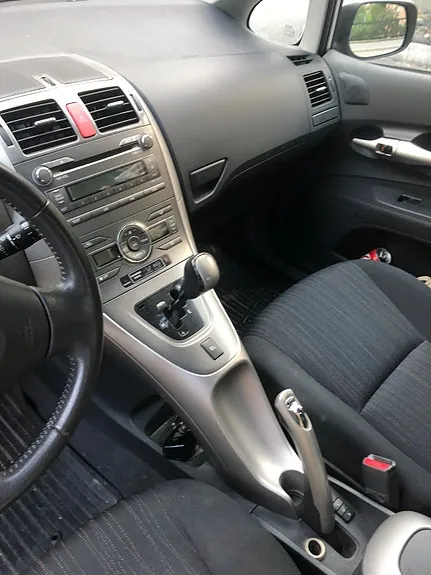 Toyota Auris 2010 photo 3