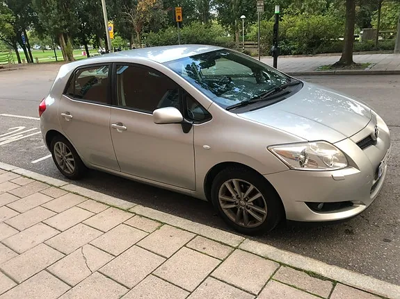 Toyota Auris 2010 photo 4