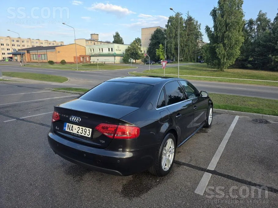 Audi A4 2011 photo 4