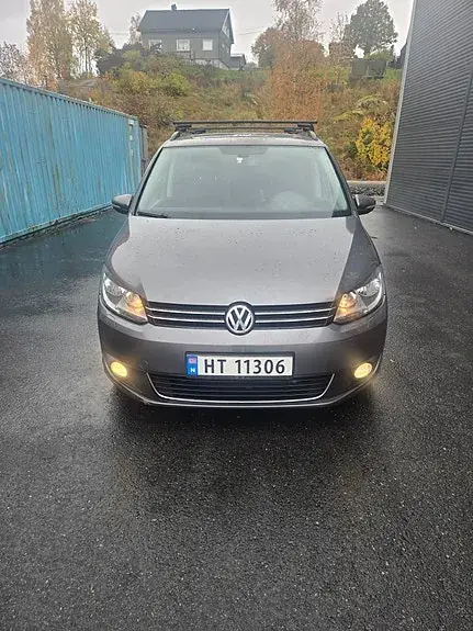 Volkswagen Touran 2013 photo 2