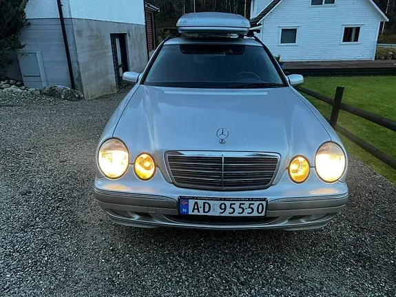 Mercedes-Benz E 220 D 2002 photo 4