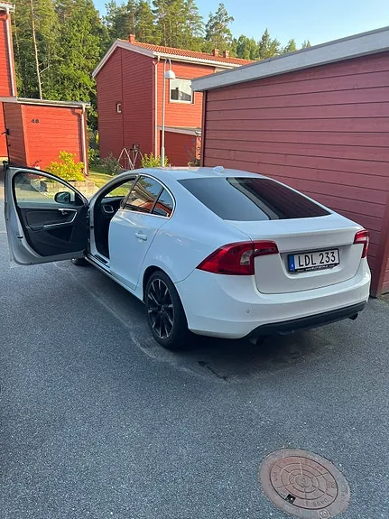 Volvo S60 2011 photo 2