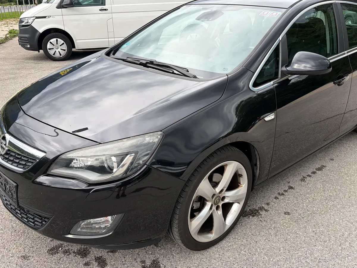 Opel Astra 2010 photo 3