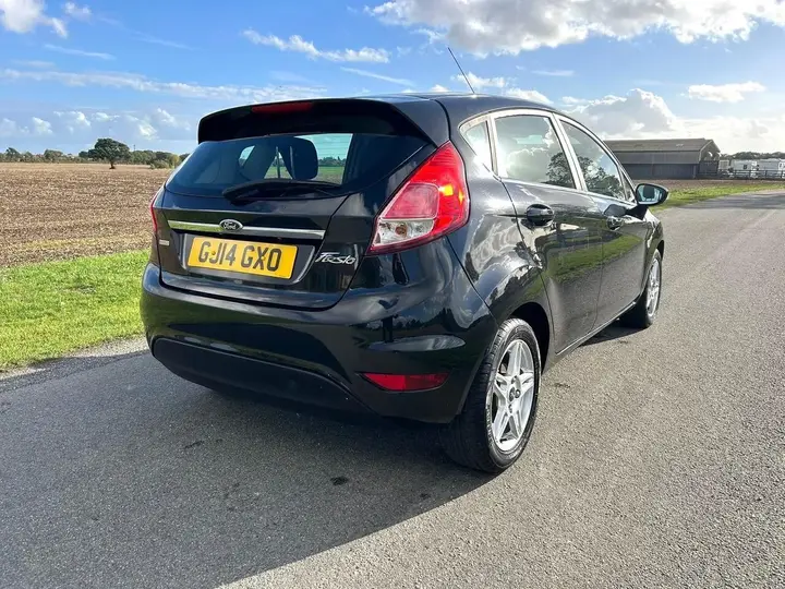 Ford Fiesta 2014 photo 2