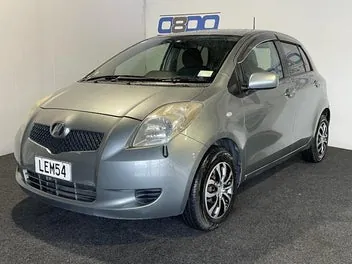 Toyota Vitz 2006 photo 4