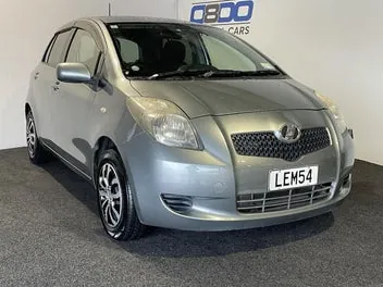 Toyota Vitz 2006 photo 2