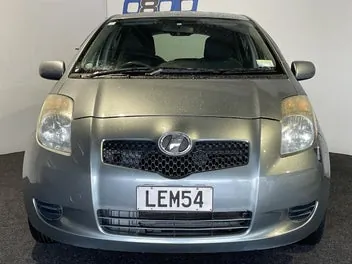 Toyota Vitz 2006 photo 3