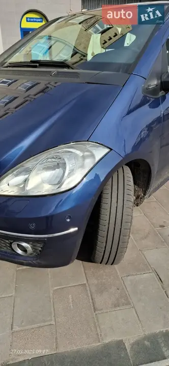 Mercedes-Benz A-Class 2009 photo 2