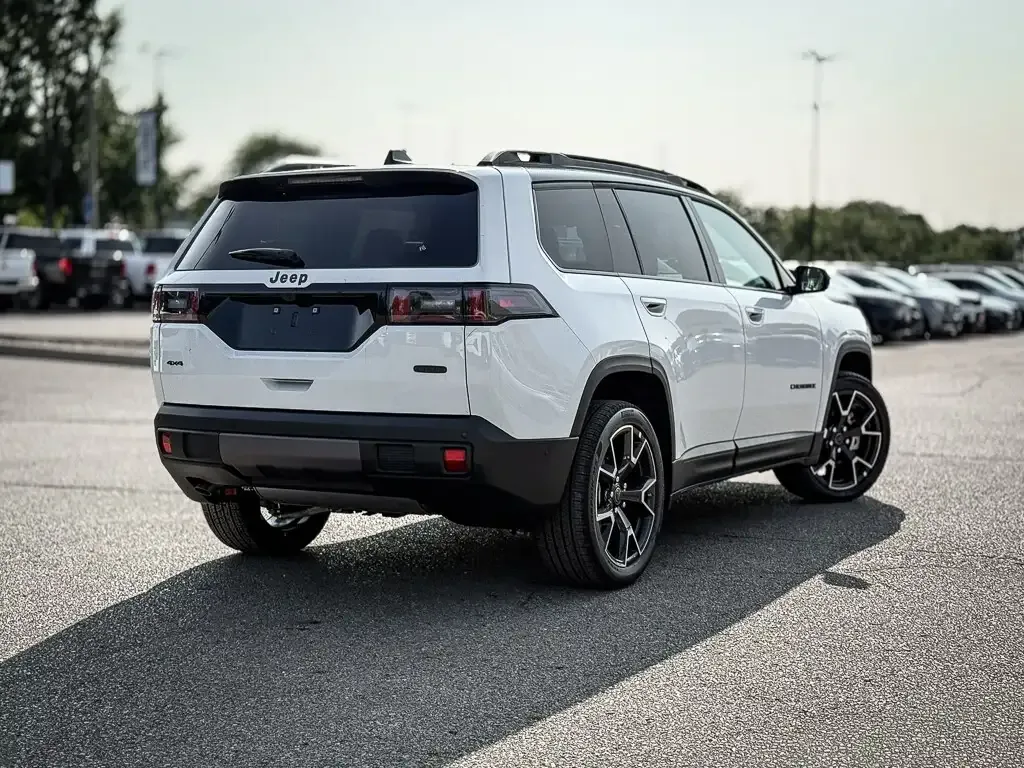 Jeep Cherokee 2026 photo 2