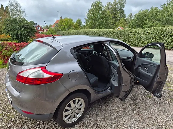 Renault Megane Iii 2010 photo 2