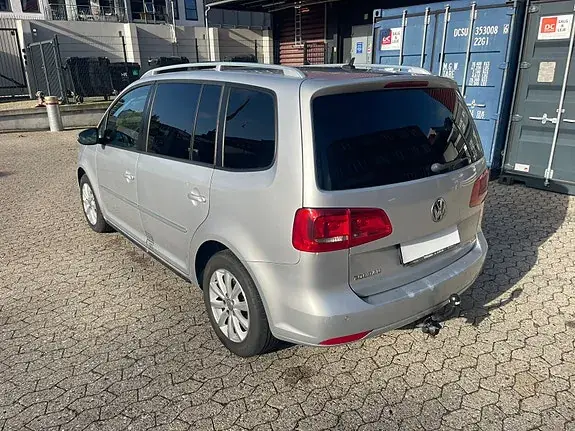 Volkswagen Touran 2012 photo 2
