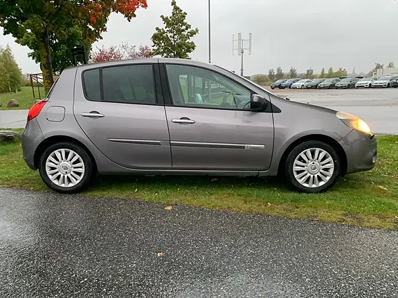 Renault Clio 2010 photo 2