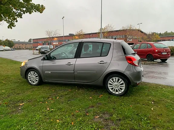 Renault Clio 2010 photo 3
